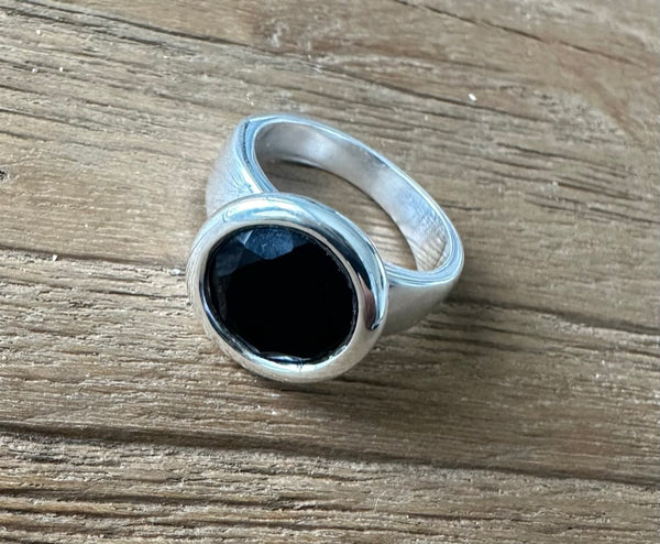 Barcelona Gaudi Circle Classic Stone Ring Black Onyx