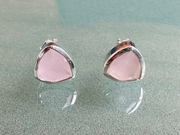 Capri Encased Triangolo Studs Rose Quartz