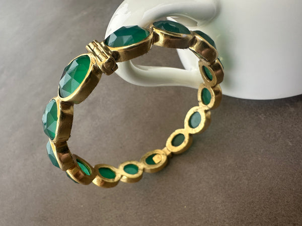 Single Lined Peacock Green Onyx Pin Bangle