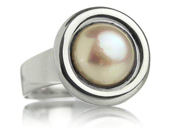 Barcelona Gaudi Circle Classic Stone Ring White Pearl