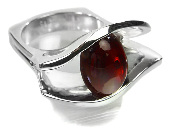 Aida Ring Garnet Cabochon