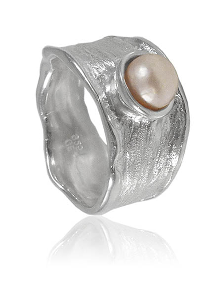 Thin Amazon Pearl Ring