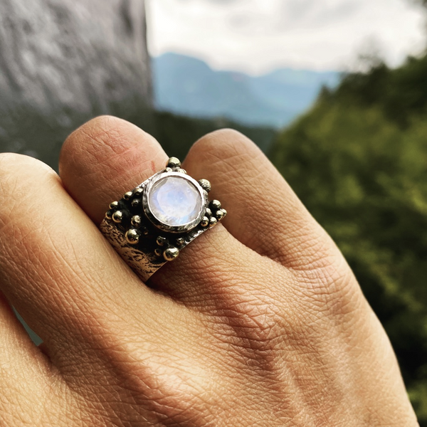Haifa Garden Ring with Stone Labradorite