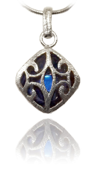 Diagonal Arabesque Pendant Labradorite