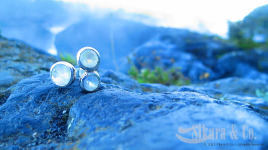 Three Stone Jaipuri Non-Connect Ring White Moonstone