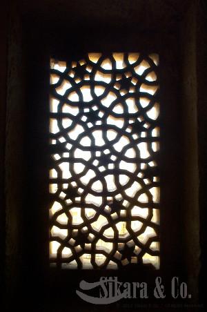 18K Gold Plated Arabesque Flower Cut Out Ring Amethyst