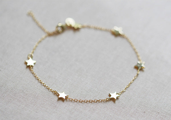 Six tiny little stars hang alongdelicate chain. Works great layered with other bracelets or all alone.
Details:
6 inches long with 2 inch extender
14kt gold