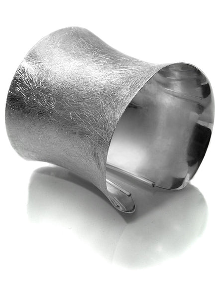 Thick Mogul Cuff